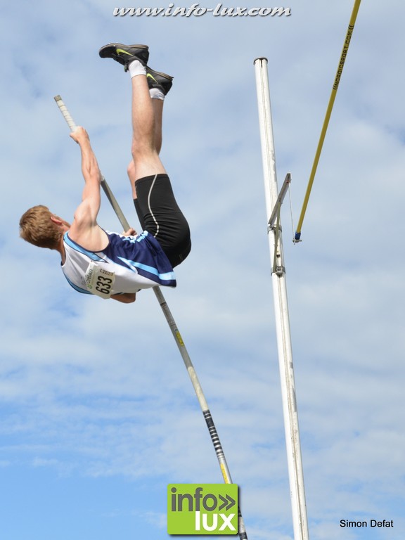 Concours de saut à la perche à Bertrix