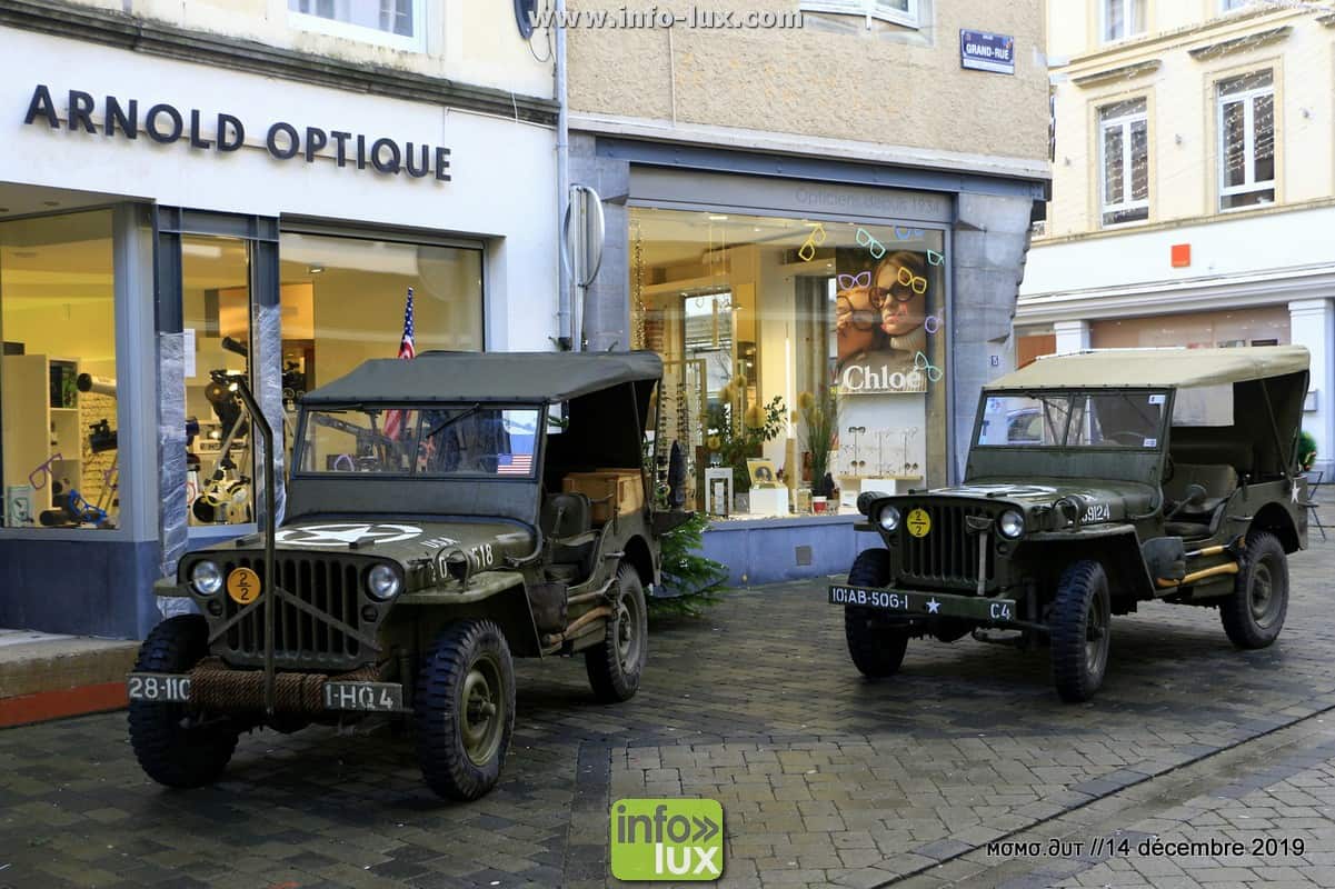 Véhicules militaires à Arlon