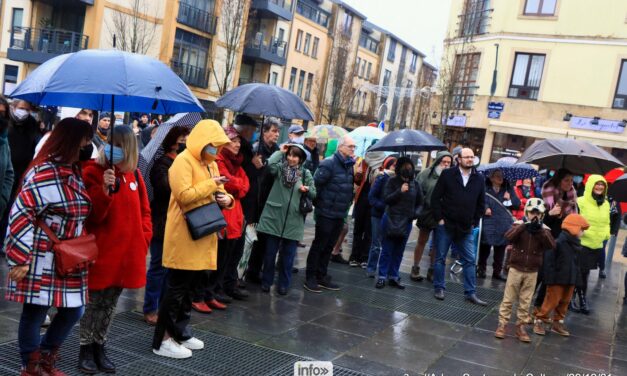 ARLON, photos de la manifestation  pour soutenir la culture ET LES CINÉMAS contre les mesures du Codeco