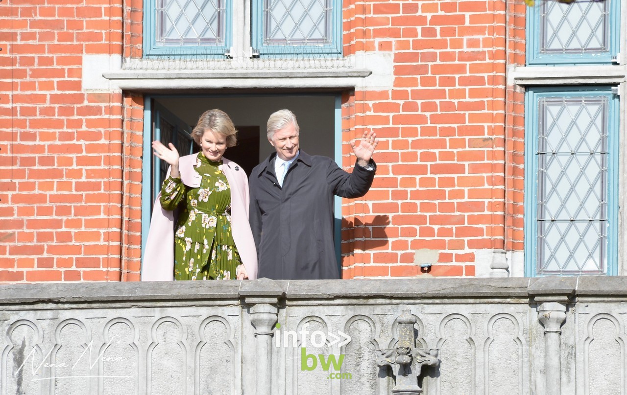 Le Roi et la Reine étaient en visite à Braine l'Alleud où ils ont pris leur bain de foule.