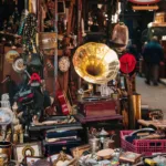 Près de 250.000 personnes se pressent chaque années à la Brocante des Quais à Charleroi! Cette année, le rendez-vous est fixé le weekend des 24 et 25 juin!